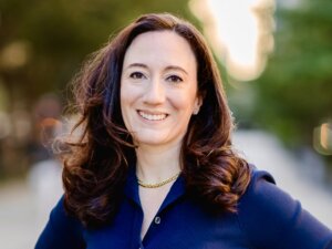 Headshot of Regan Lynn Larroque