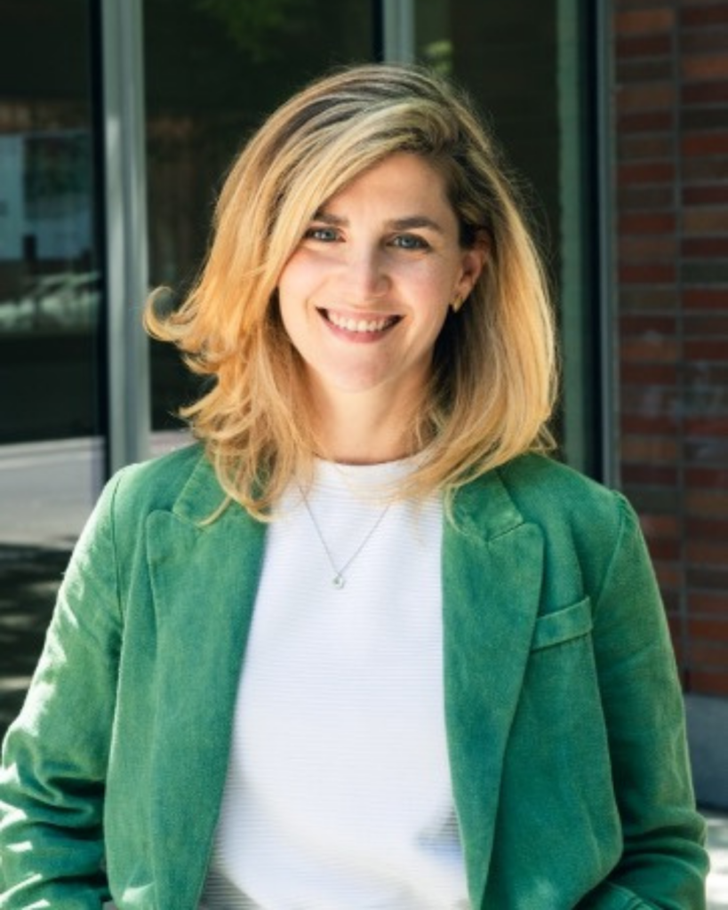 Alexis Lowry headshot